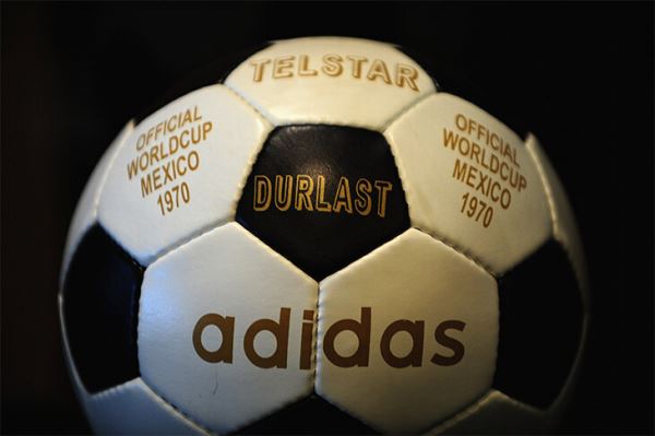 Все мячи на чемпионатах мира: в финале-1930 сыграли двумя разными, классику-1970 назвали в честь спутника, «джабулани»... Ох, «джабулани»!