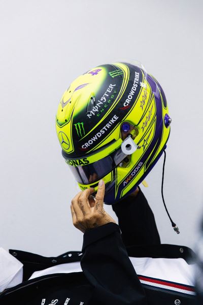 Хэмилтон обновил дизайн шлема перед началом сезона Ф1