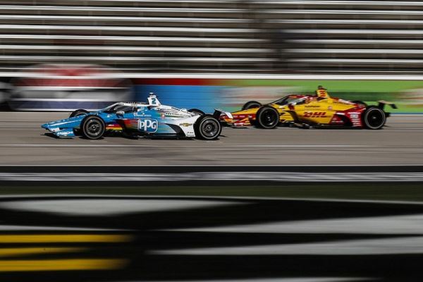 Судьбу победы на гонке IndyCar в Техасе решили последний круг и 0,07 с