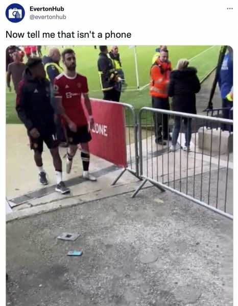 Фанаты «Эвертона» выложили еще одно фото, чтобы доказать: Роналду правда разбил телефон