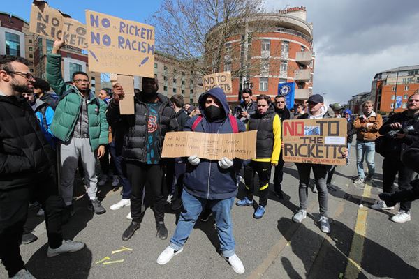 Фанаты «Челси» протестуют против потенциального покупателя. Похоже, он ненавидит мусульман